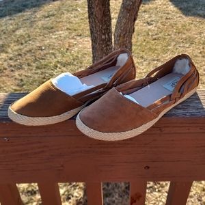 UGG Sandals sz 8 women